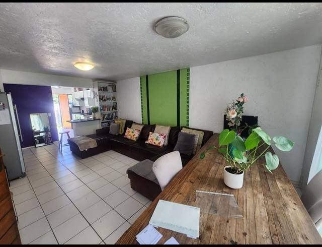 2 BEDROOM TOWNHOUSE FOR SALE IN BASSONIA